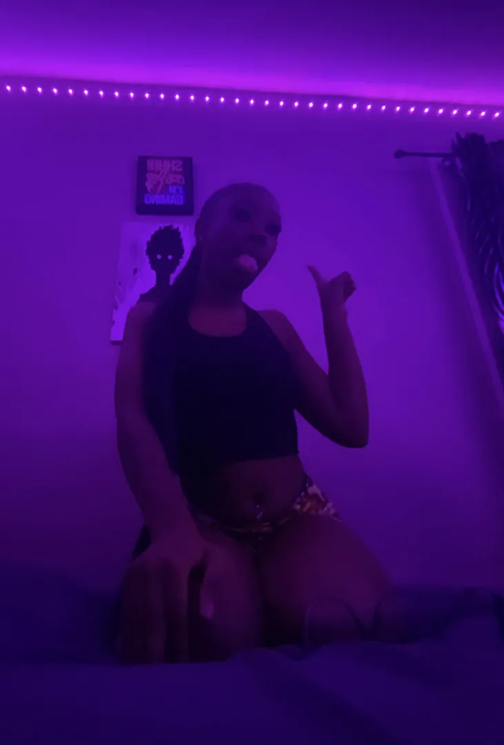 Looking for a mistress near Milwaukee or Chicago