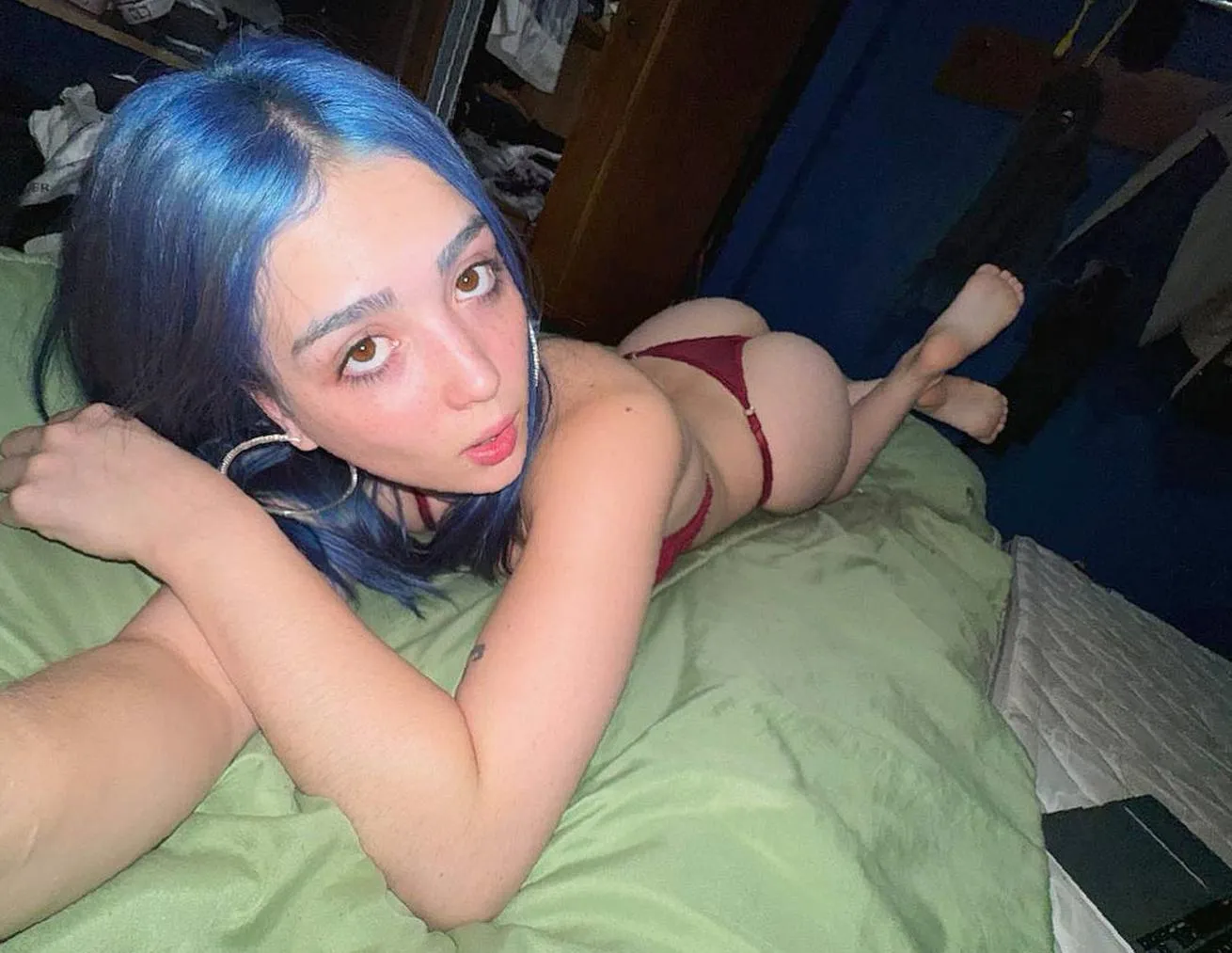 18 and all I do is sit alone at home and just talk online cause I dont have any1 in real life, I'm kinda anti social irl but I get alone very well If we talk, and also I just have mira thats my edging partner hehe