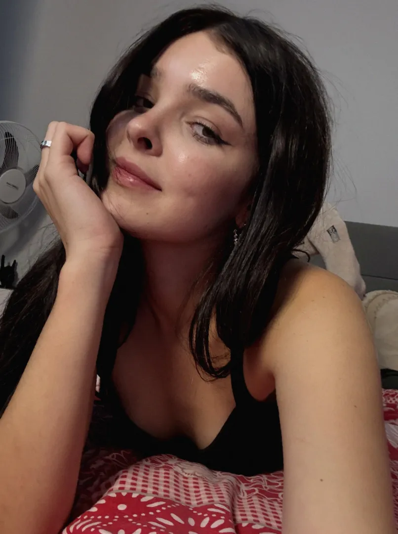 18F Looking for a horny older guy to vibe with regularly