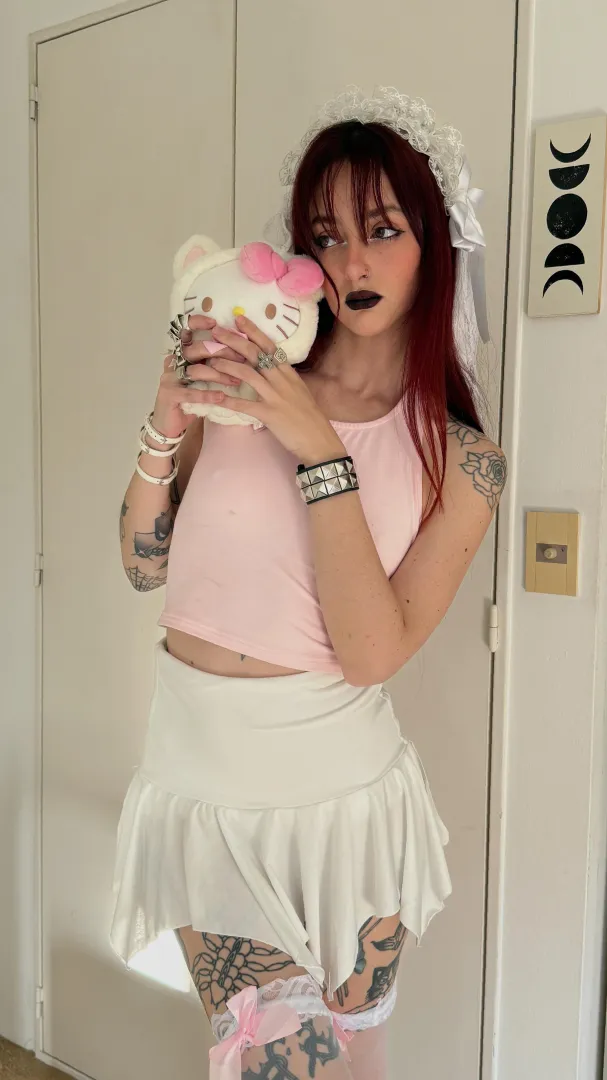 Feeling bold + can’t host, anyone local? go lg for real chat:.Iunaromes'.