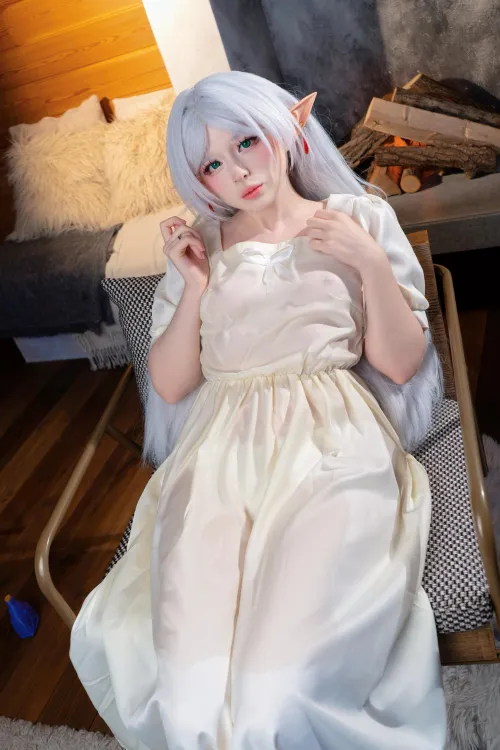 Frieren cosplay by puddingu_desu