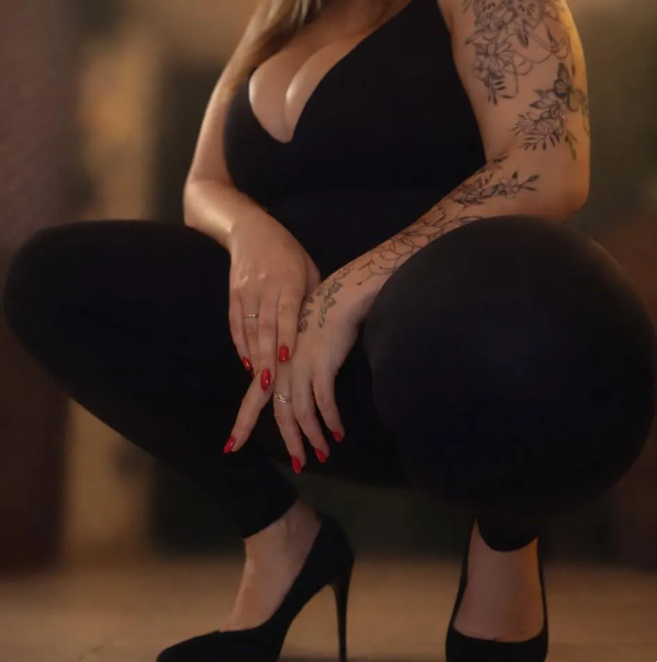 Good Sunday morning my little toys. Remember it's not a sin when you're sending to someone as perfect as me.