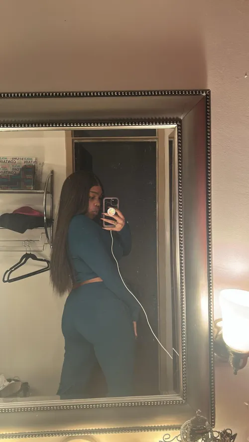 i take my job seriously and i expect the people who ask for my services to take me seriously too. don’t come to me if you can’t even explain what you want in detail or think i’ll put myself in a uncomfortable position to comfort a stranger i don’