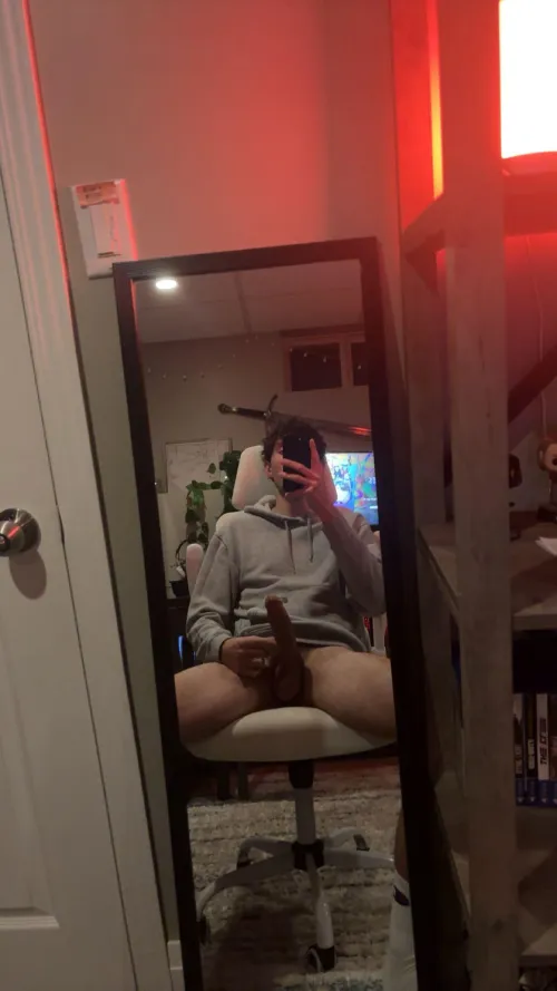 M22 - horny gooners hmu if your around my age