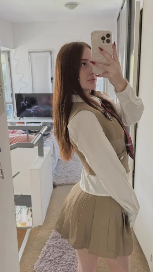 Need someone who can host later  msg lg:.moonyvoxi'.