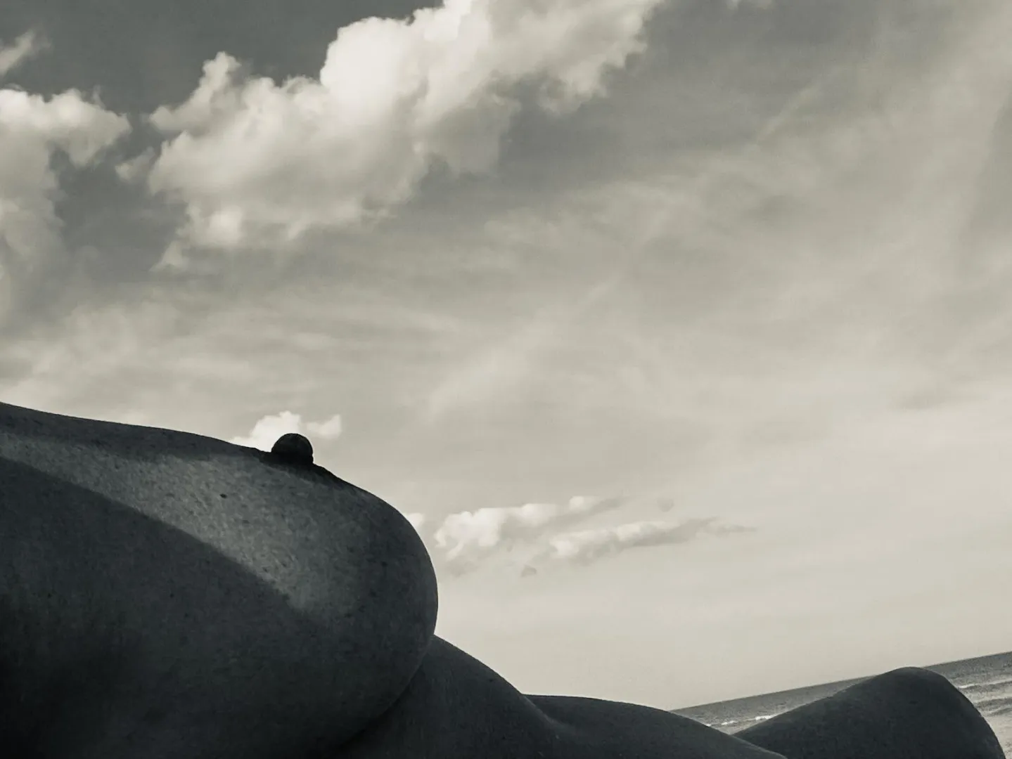 Rolling curves and peaks