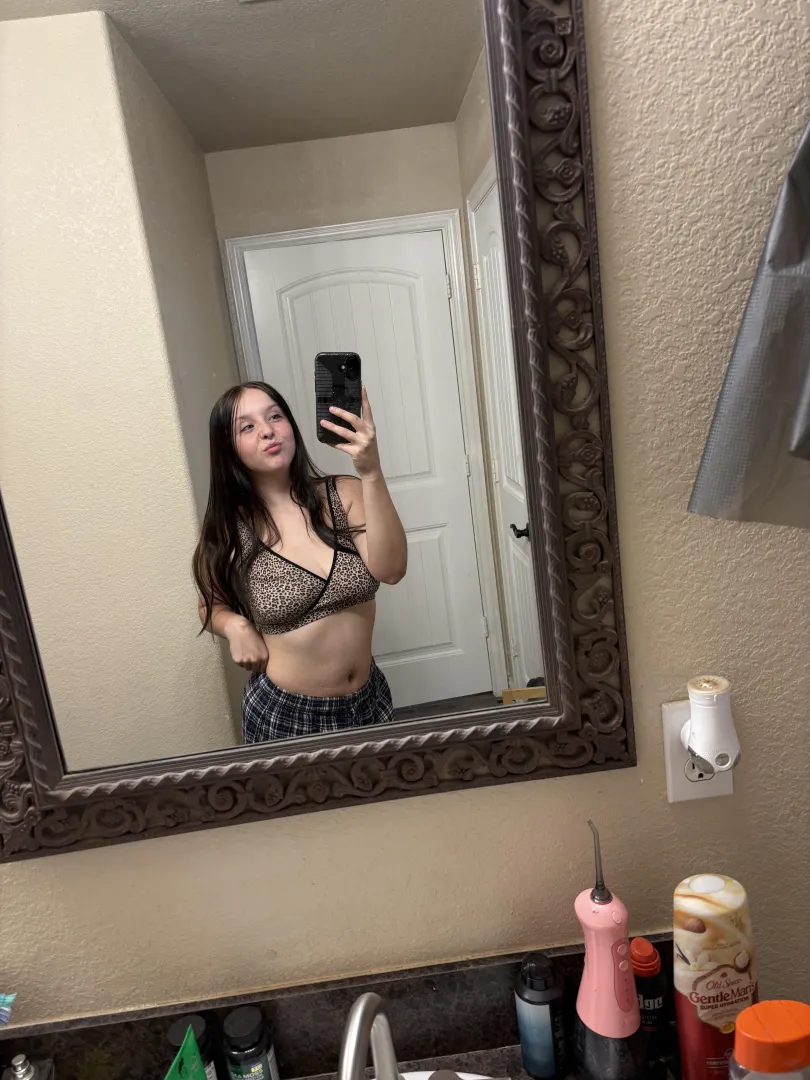 Sending my crazy photos to every guy who upvotes just say yes (actually send)