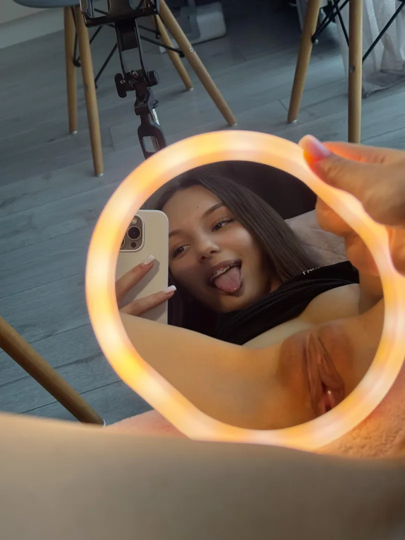 You can only pound if you lick me first