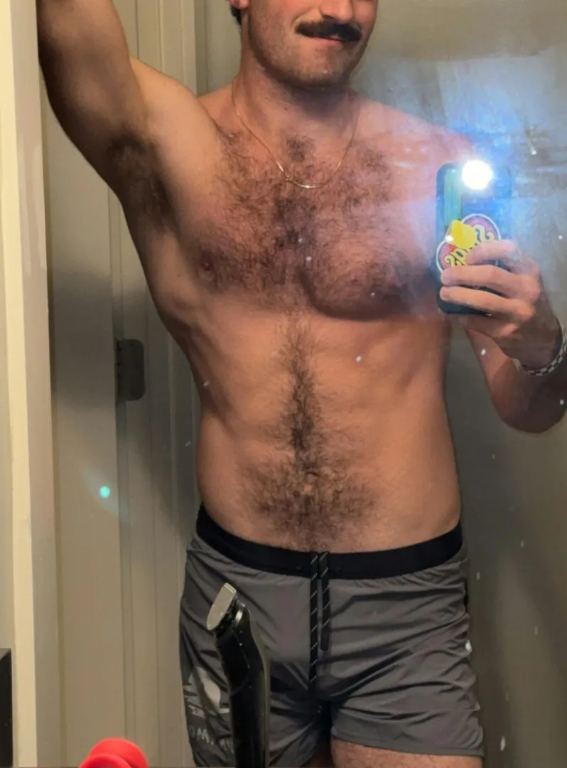 am i hairy and hunky enough?
