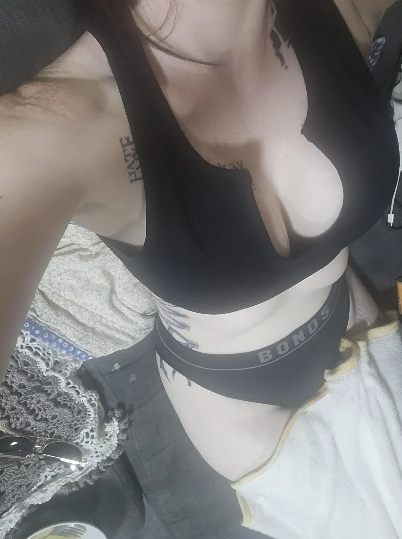 Darla, 20s, available MONDAY 23rd (3-6pm)