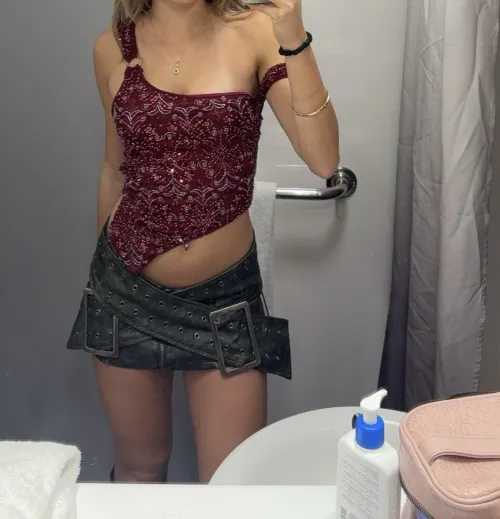 [F] Happy saturday, here’s my going out fit x