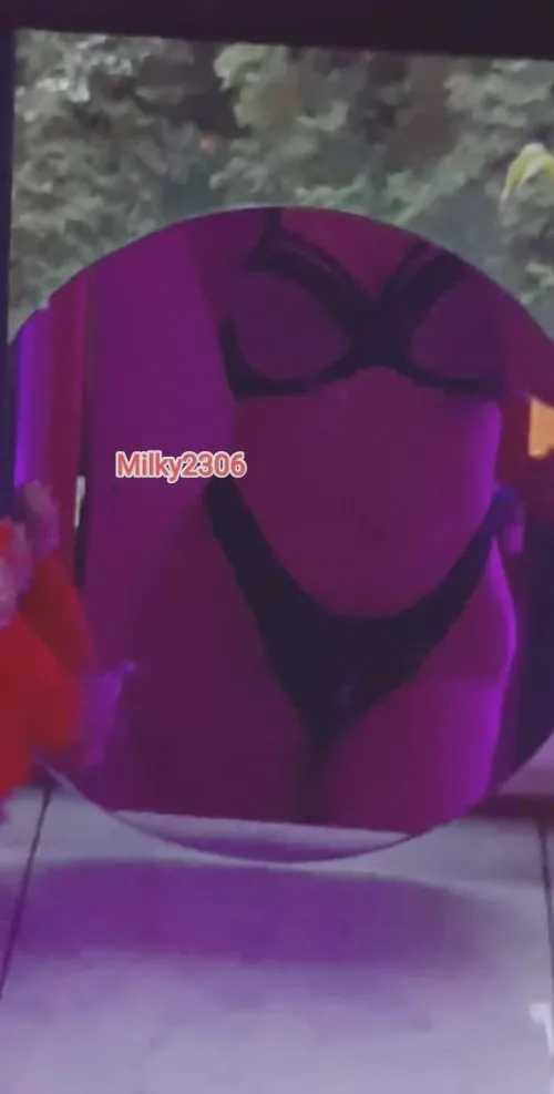 [F+M] Hopping on for about an hour with my friend, ladies and couples prefered