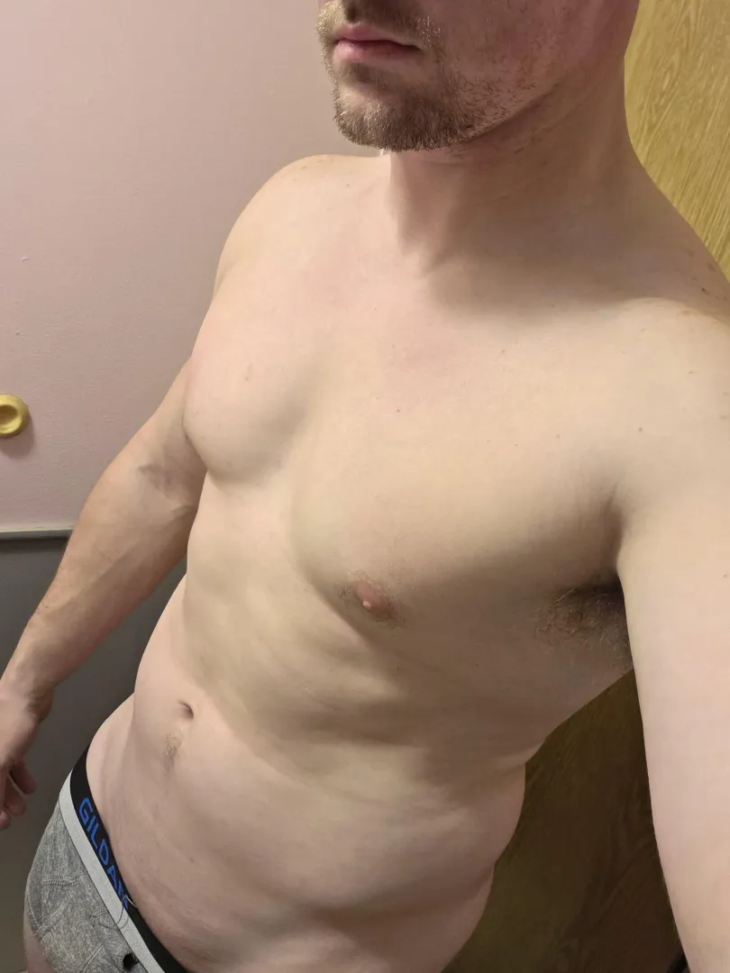 Got a slight dad bod coming in.