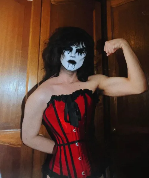 Muscles and a corset are a good pair