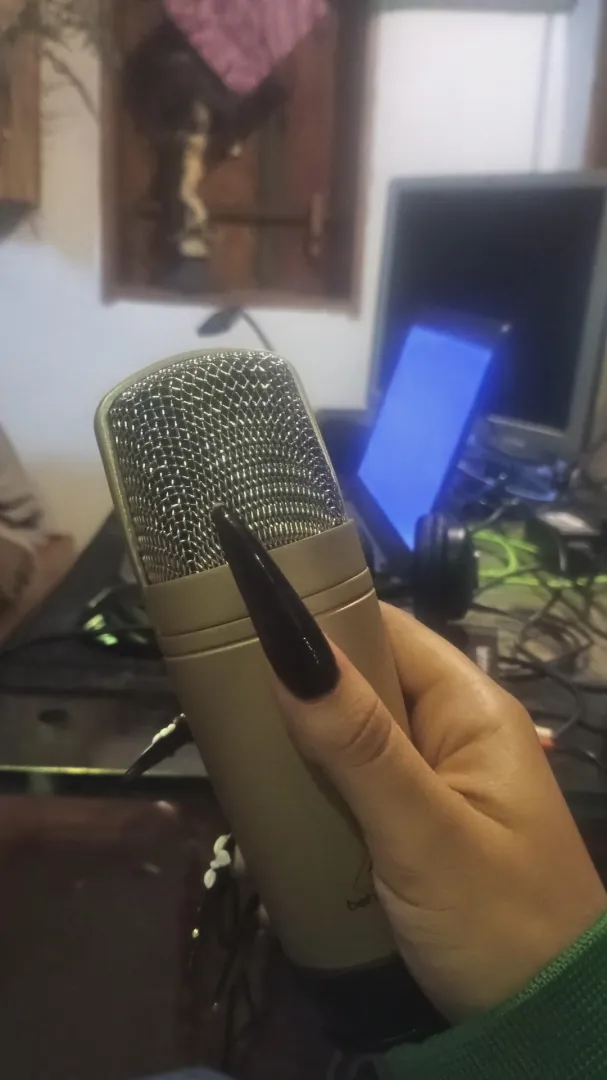 Music and long nails