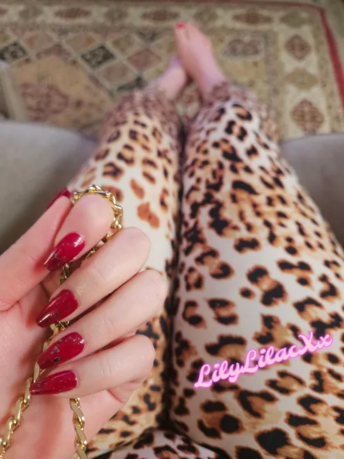 My nails are ready for you now 