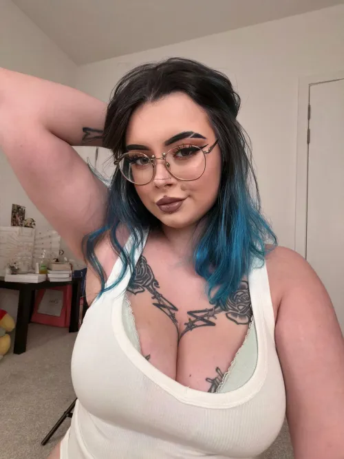 Quick selfie because I liked my makeup