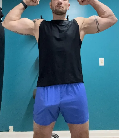 Short shorts bulge