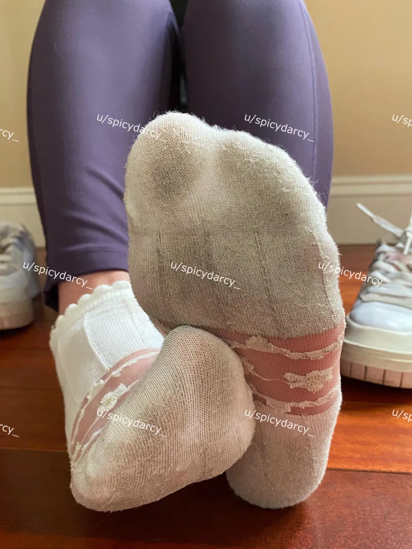 The bottoms should be white … oh, ooops