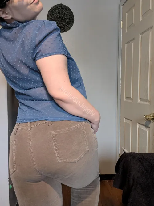 This booty getting worked on the stairs all day doing laundry [F]