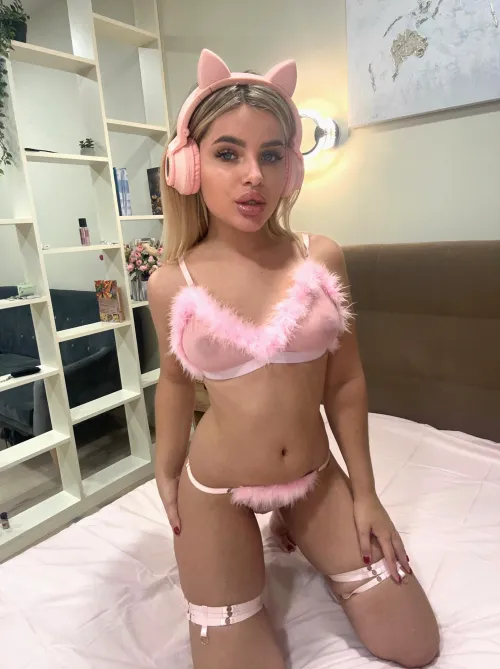 ur blonde trophy wife