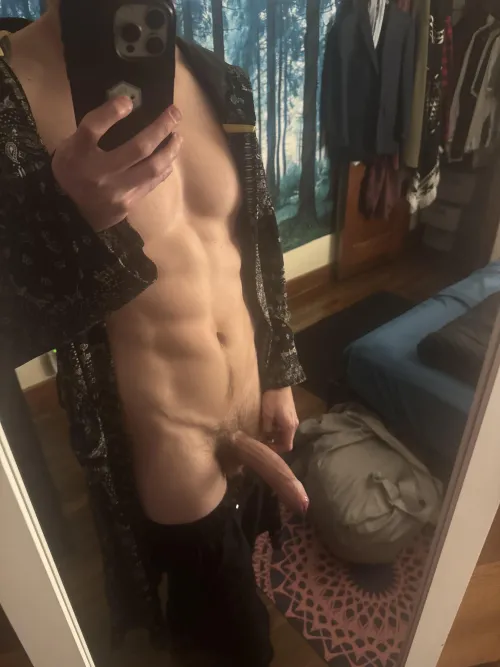 20m uncut need a blowjob and draining plz