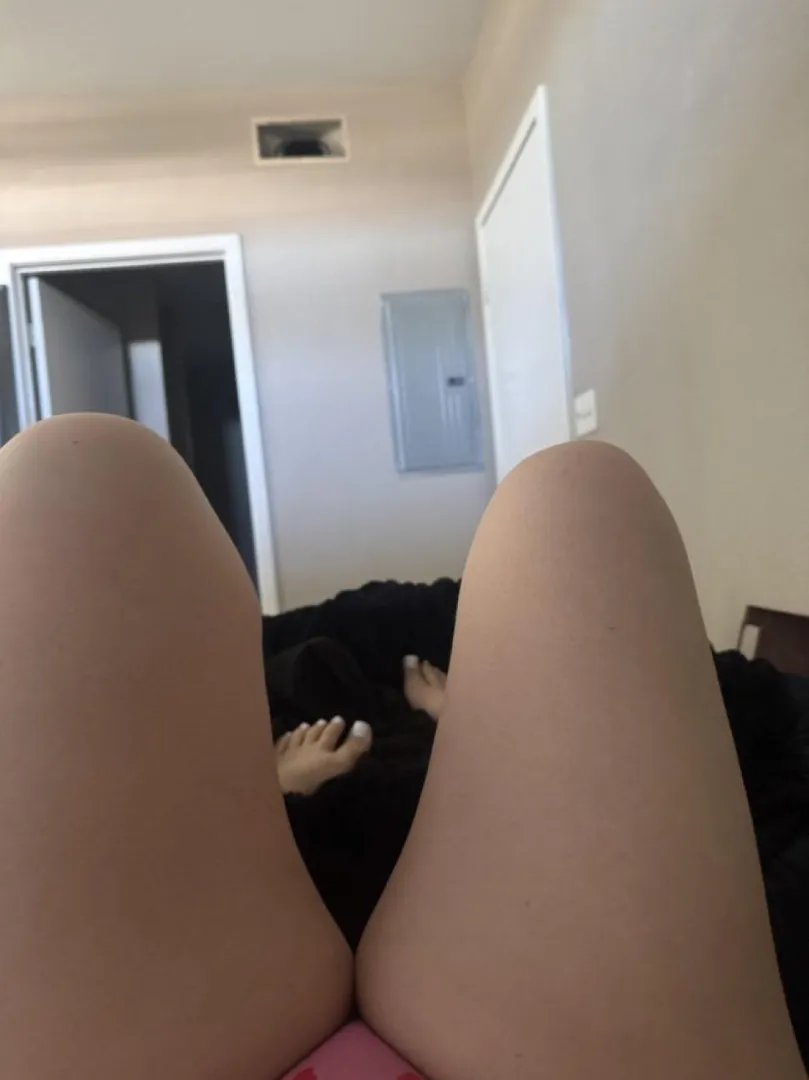 22F who’s down to get drained rn