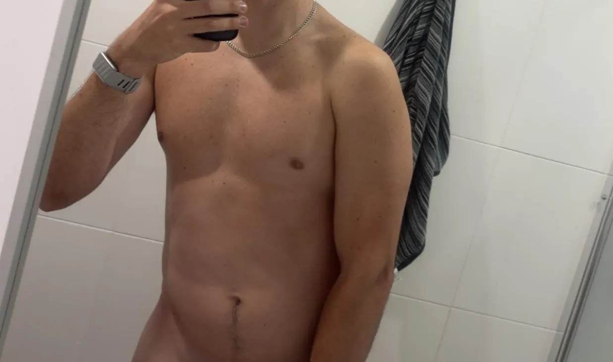 30M4M/MF Footy lad looking for similar fit masc only. Host in Cooly.