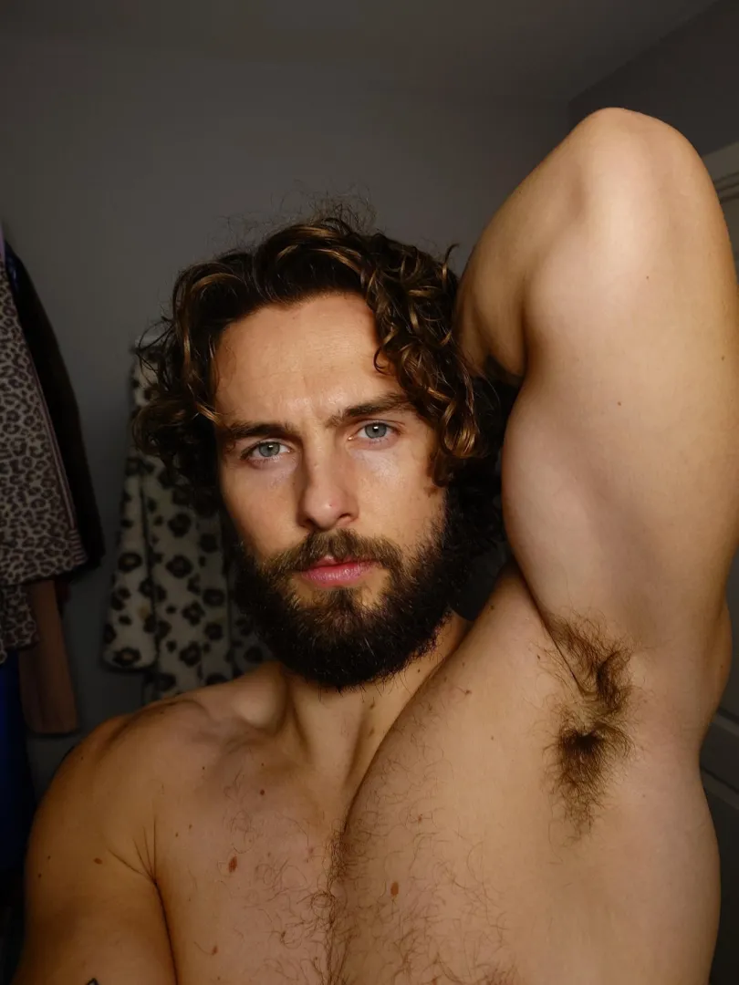 (31) Monday post gym musk