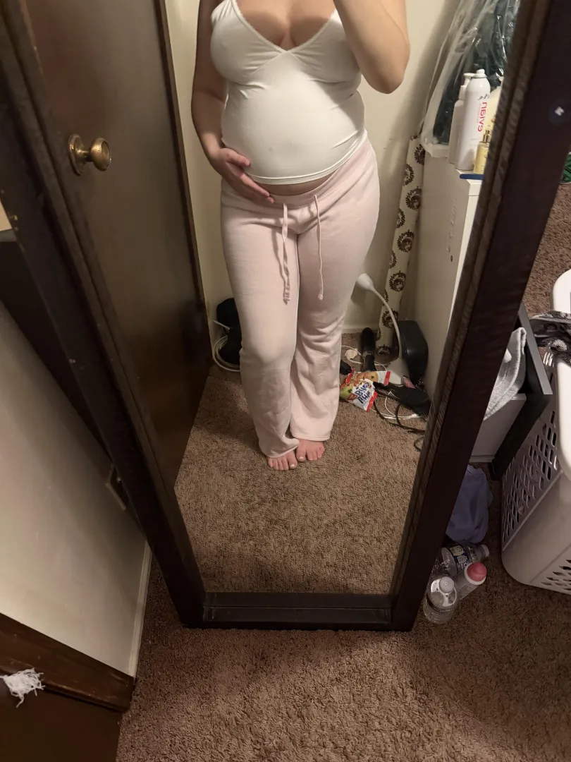 How do I look pregnant?