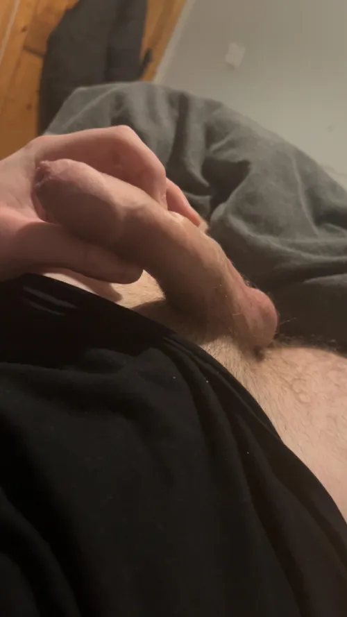 Just wrap your lips and work the tongue