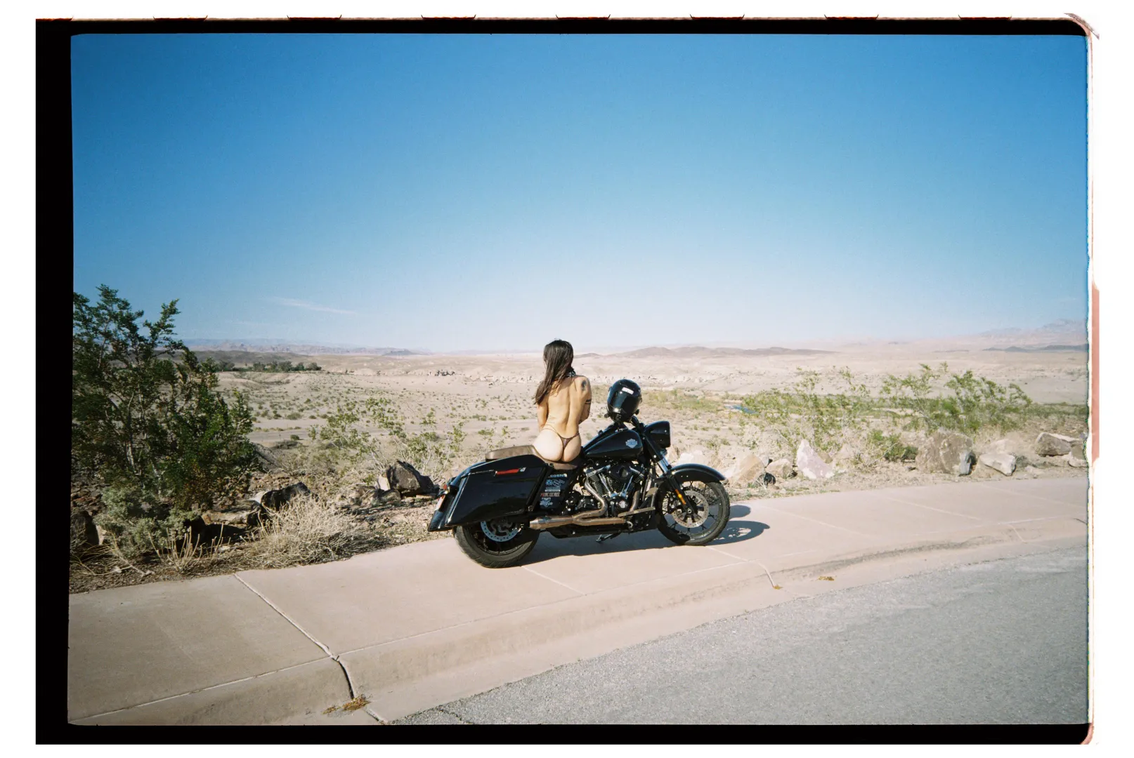 Kodak SNAPIC A1 / 35mm Kodak 200. Frontier overscan.