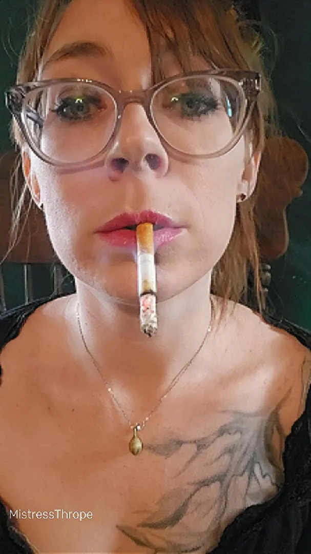 Lip wrinkles are a sign of many cigarettes smoked. Even as I dangle, it's maturity and love of smoking.
