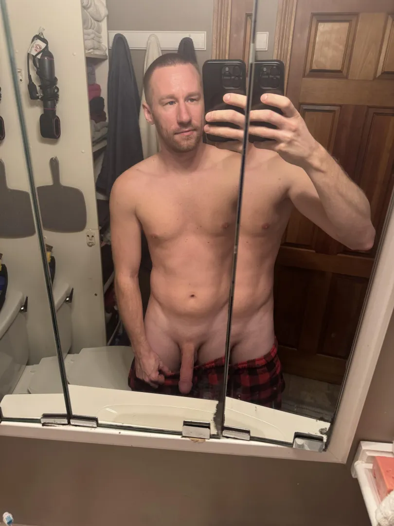 Quickie in the bathroom? [35]