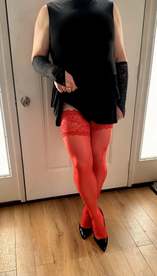 Should I answer the door like this? 