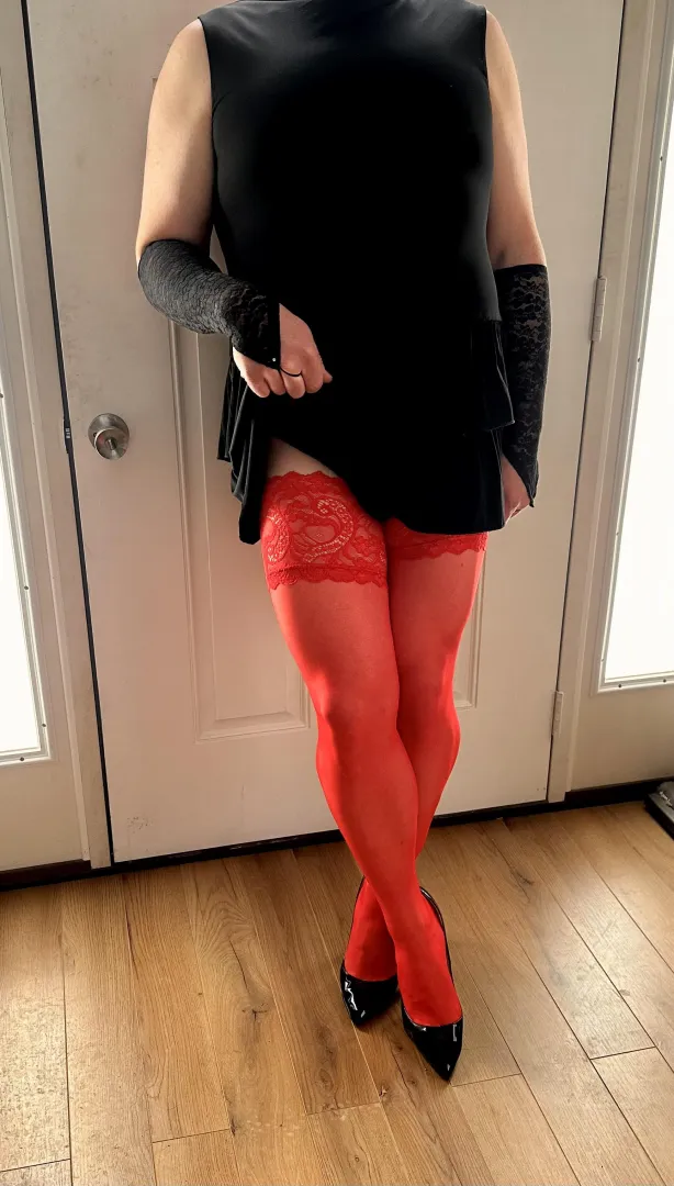 Should I answer the door like this? 