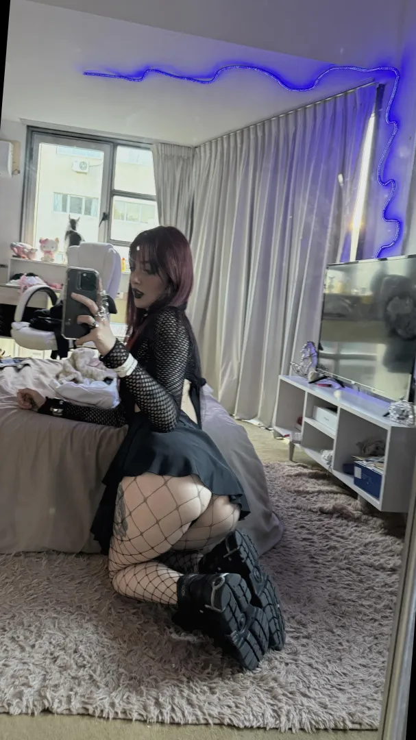 Slightly tipsy + can’t host, down for fwb vibes if you can send on lg: >>Iunarumes<<