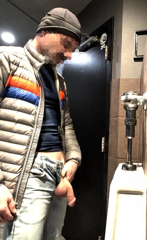 This big floppy cock makes for a great cock outline when I put it back in my jeans