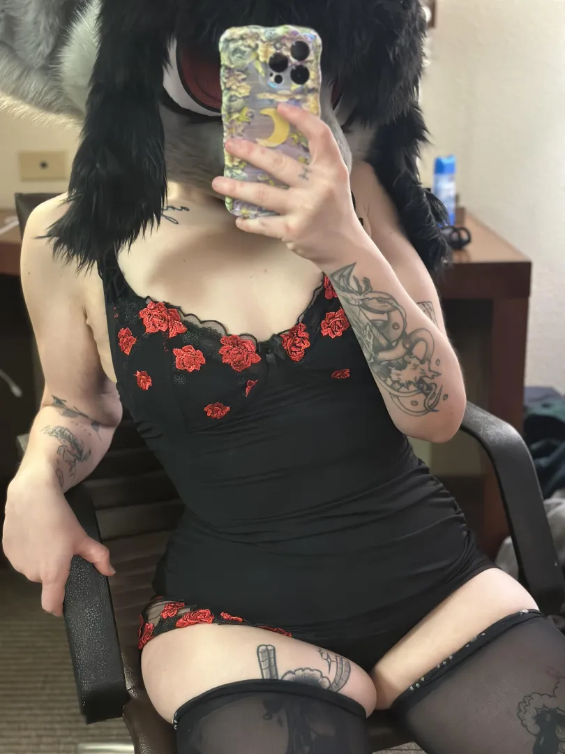 Who wants to come lay on mommies thighs? ;3