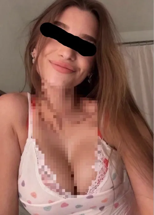 Who’s a good boy for mommy Brooke? Edge edge edge!! Don’t even think about looking at her pixels!