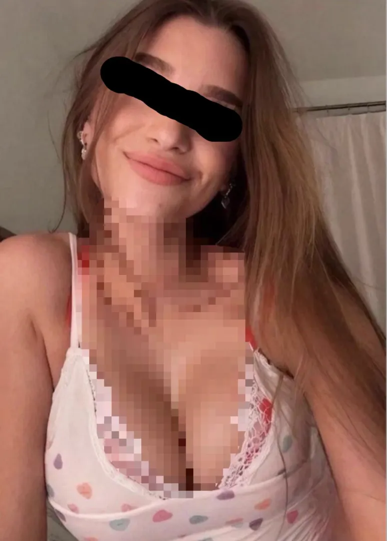 Who’s a good boy for mommy Brooke? Edge edge edge!! Don’t even think about looking at her pixels!