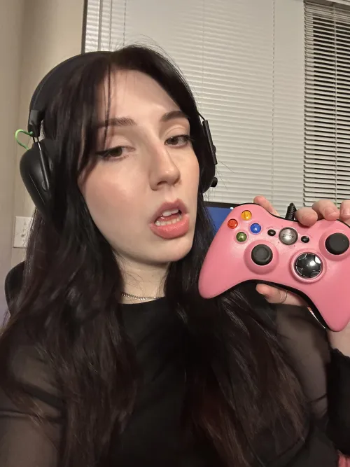 Who’s trynna play w me? 