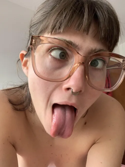 you can make me put my face like this please? UwU