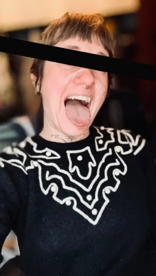 add some on my tongue, i wan to taste it