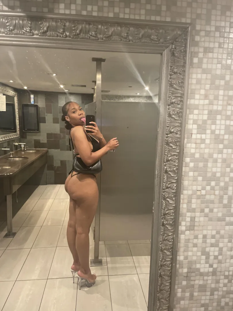 Booty so big it needs subtitles