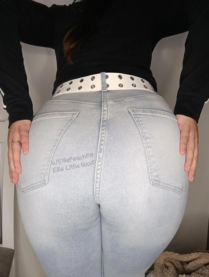 Caught myself twerking in the library bathroom mirror againnn