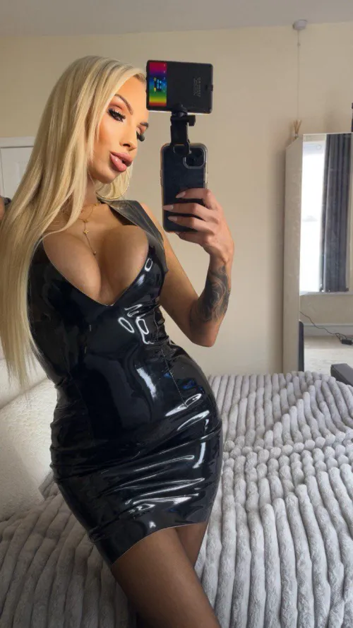 do you prefer an obedient or a naughty bimbo?