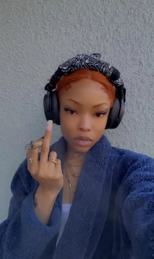 my blunt & my middle finger is bigger 