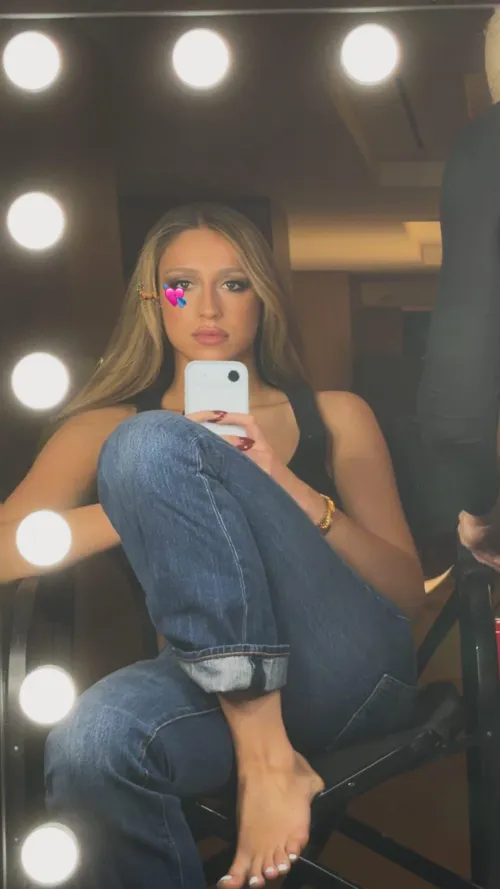 Tate McRae mirror selfie IG 2/22/2026