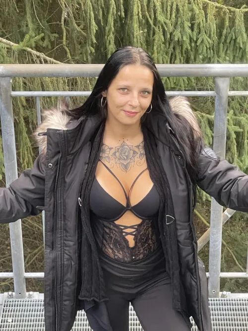 Wer braucht warme Titten im Gesicht